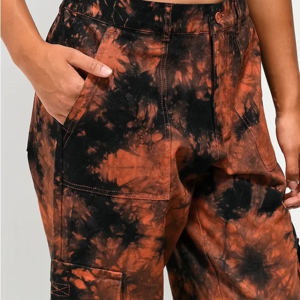 NWOT Empyre tie-dye cargo pants. Retail for $60.